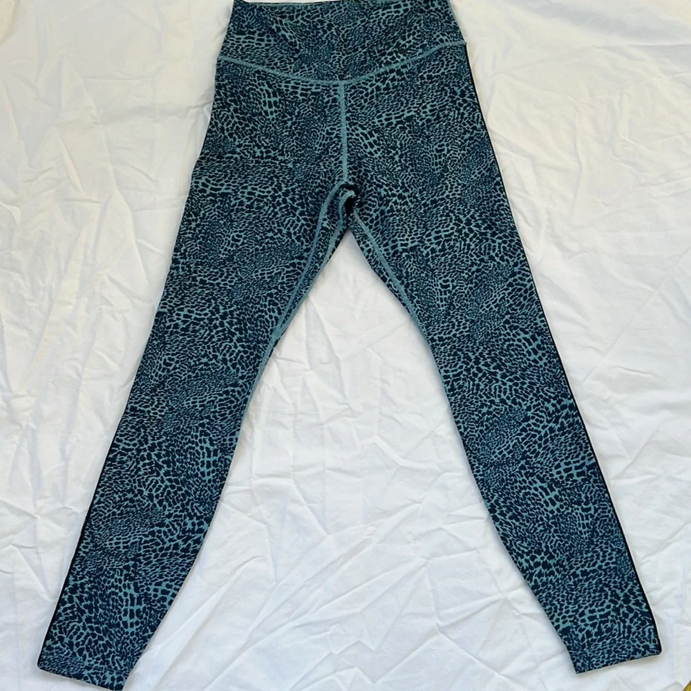 Nike One Leopard Dri-Fit Tights Small - Picture 5 of 6